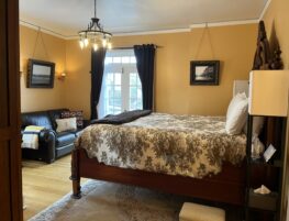 The 1880 Room, Pendleton House Historic Inn Bed &amp; Breakfast